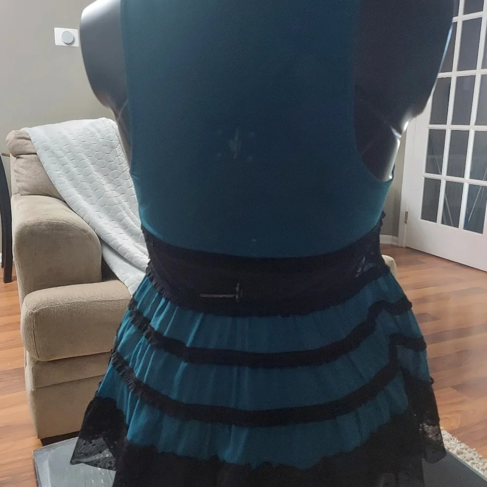 Moda International VS Women's dress top - Picture 2 of 4